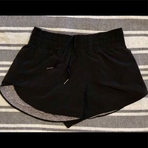 🍋lululemon reversible black and gray shorts🍋